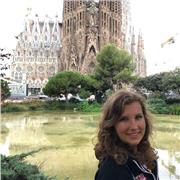 Neolaureata in Lingue per turismo e commercio offre ripetizioni in tutte le materie per studenti di scuole elementari e medie. Inglese e italiano per studenti delle superiori